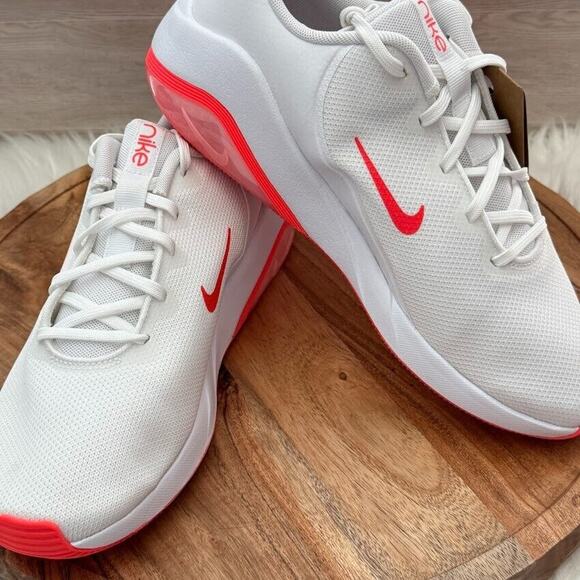 Nike Air Zoom Bella 7 Wmns Size 11 Workout Shoes White Bright Crimson FZ1689-101 - Picture 3 of 11